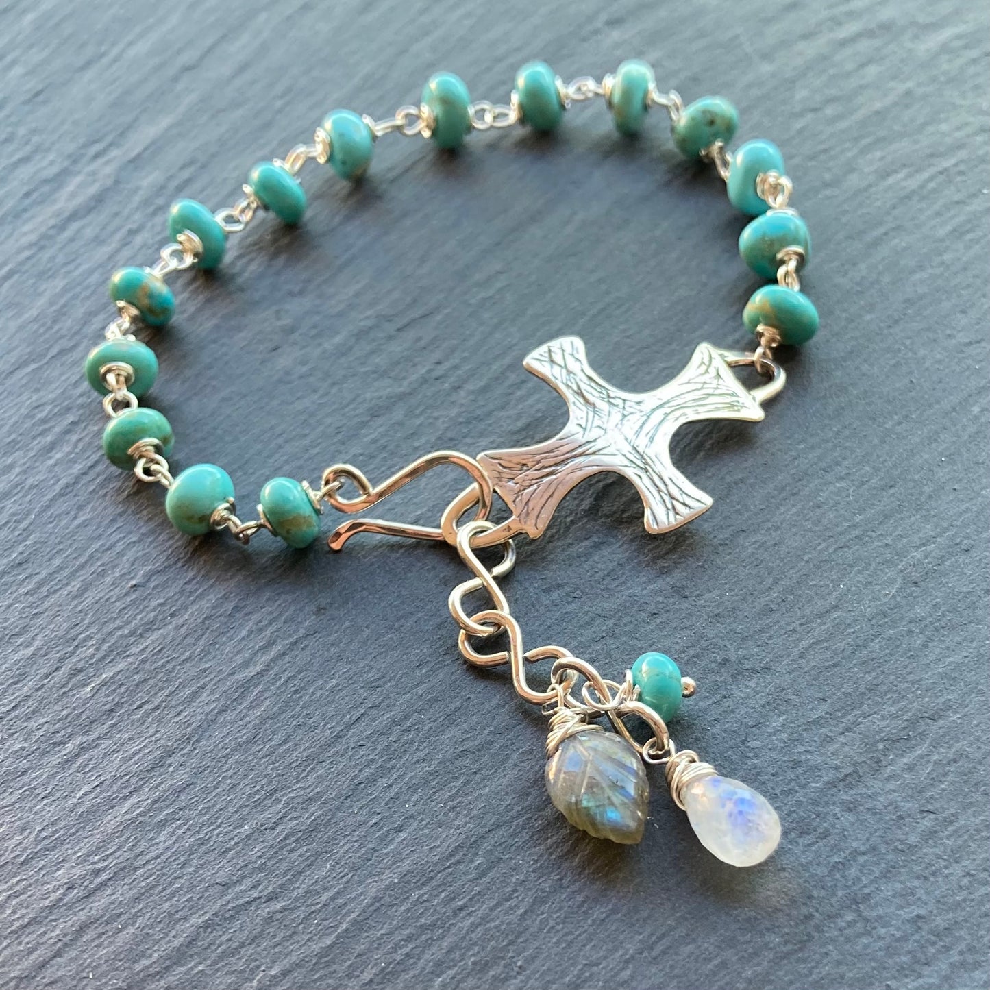 Kingman Turquoise & Sterling Silver Cross Pattée Charm Bracelet