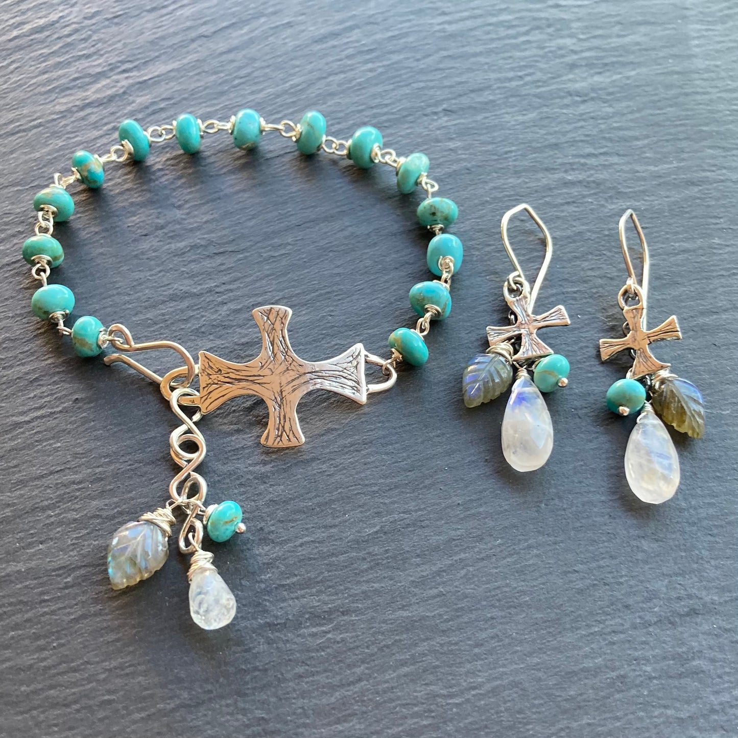 Kingman Turquoise & Sterling Silver Cross Pattée Charm Bracelet