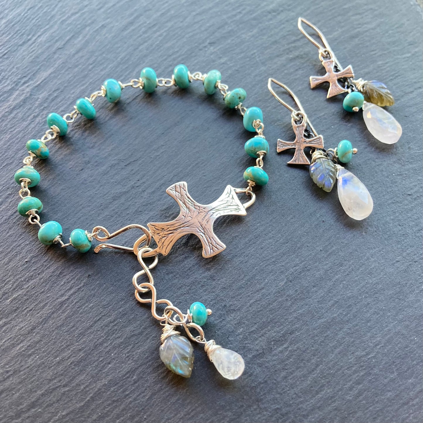 Kingman Turquoise & Sterling Silver Cross Pattée Charm Bracelet