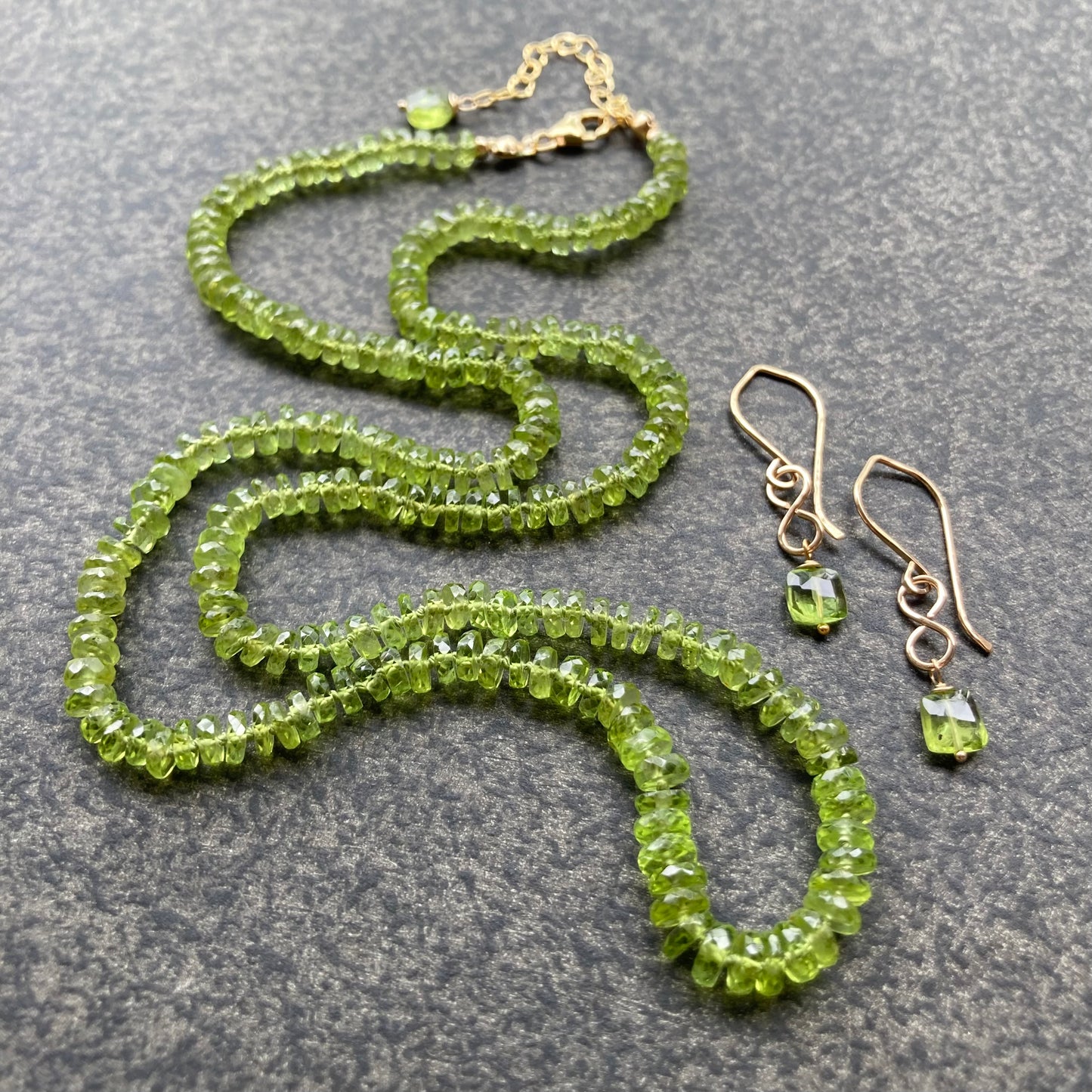 Peridot & Gold Infinity Link Earring