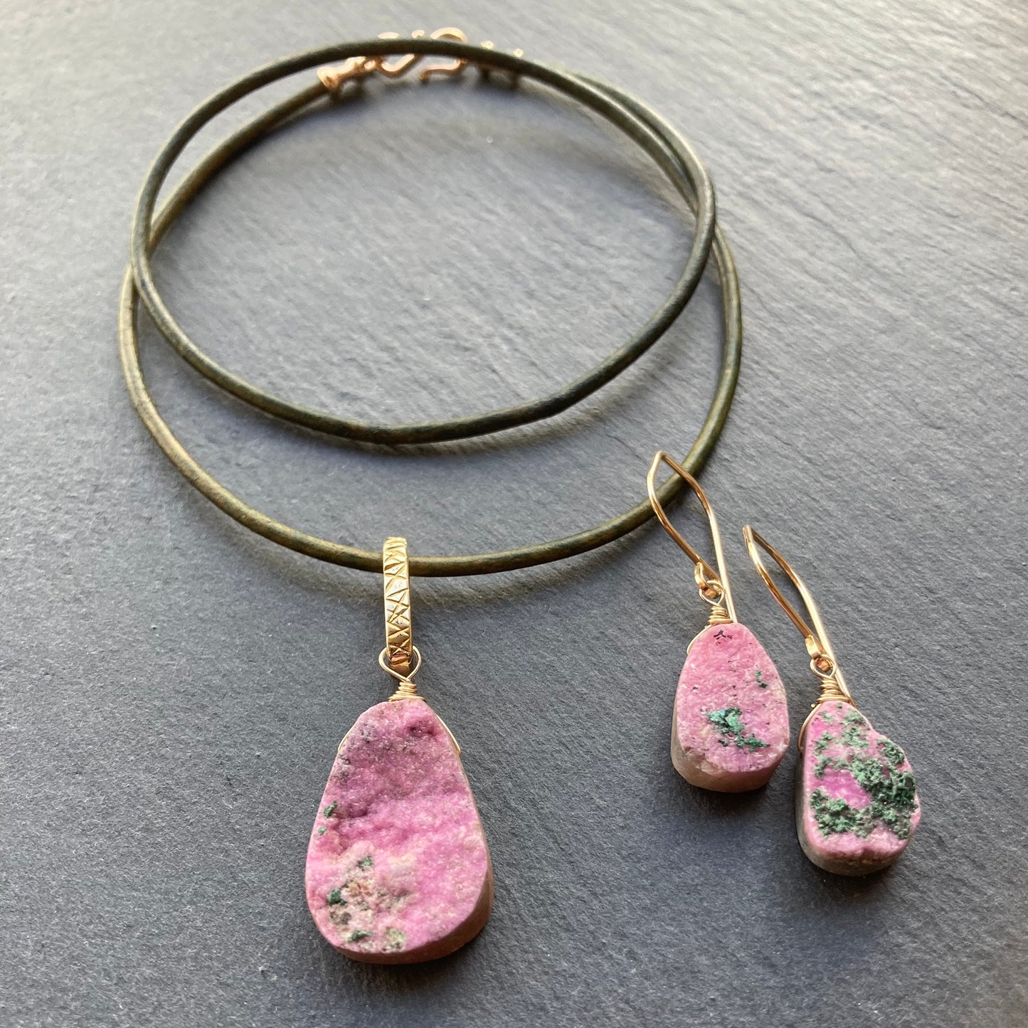 Cobalto Calcite & Bronze Leather Choker