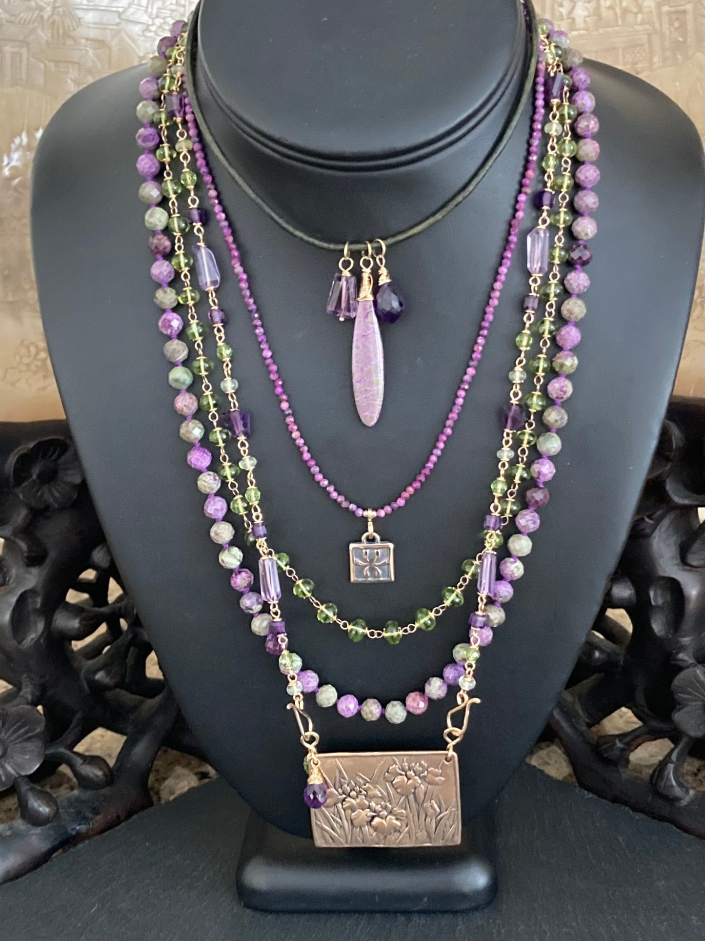 Stichtite, Gold & Bronze Iris Pendant Choker