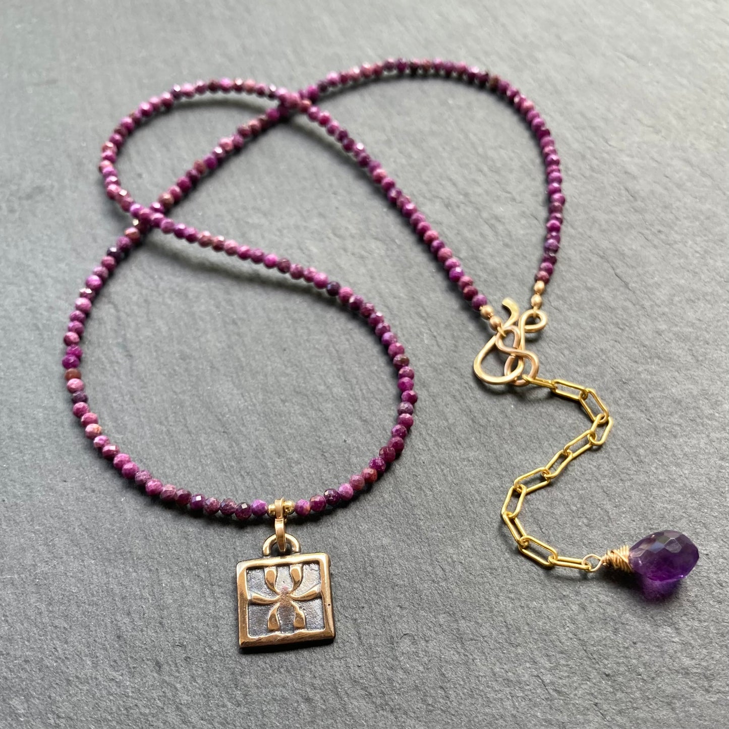 Stichtite, Gold & Bronze Iris Pendant Choker