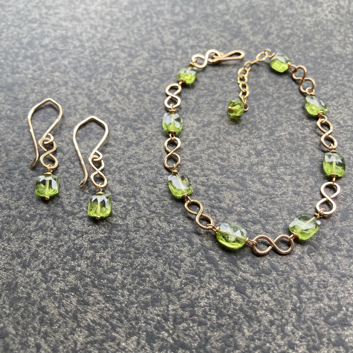 Peridot & Gold Infinity Link Earring