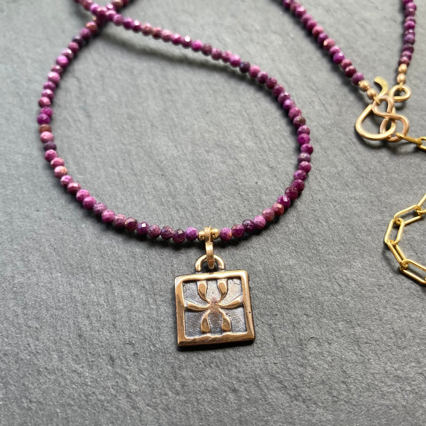 Stichtite, Gold & Bronze Iris Pendant Choker