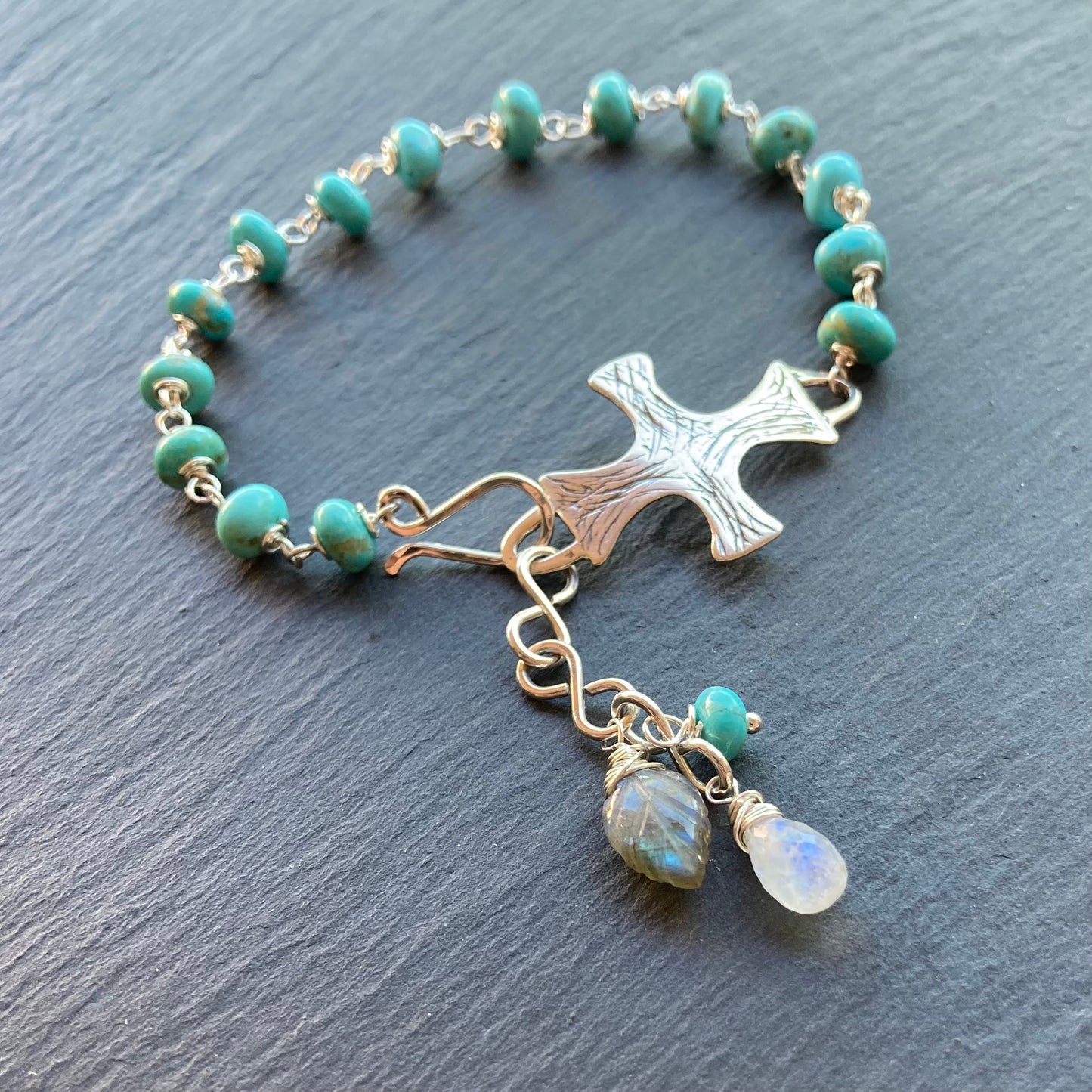 Kingman Turquoise & Sterling Silver Cross Pattée Charm Bracelet
